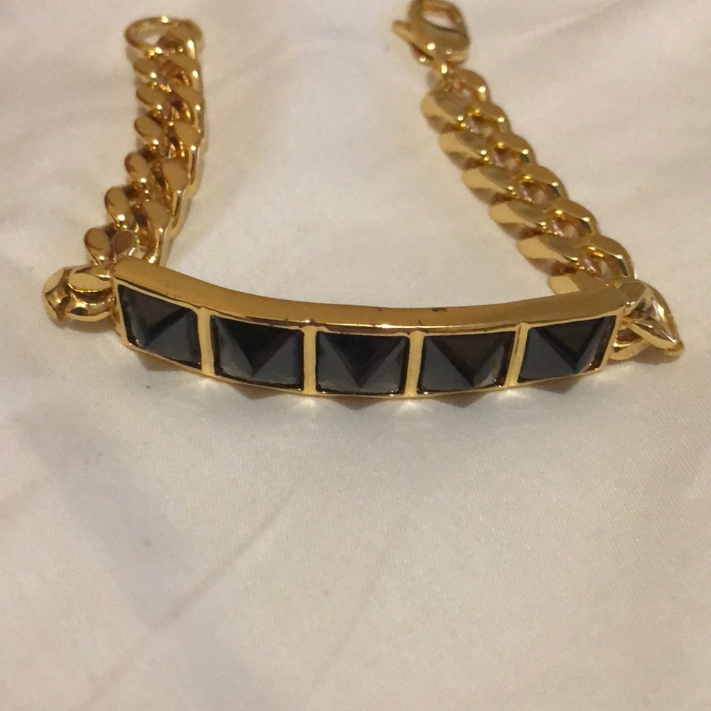 Han Cholo gold pyramid stud bracelet